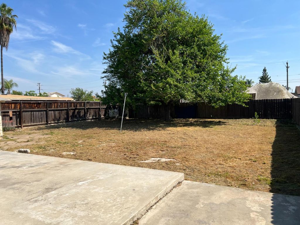 Image 13 of property listing at 41454 Road 127, Orosi, CA 93647