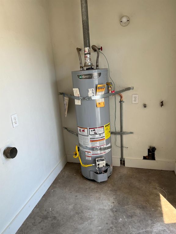 Image 14 of property listing at 41454 Road 127, Orosi, CA 93647