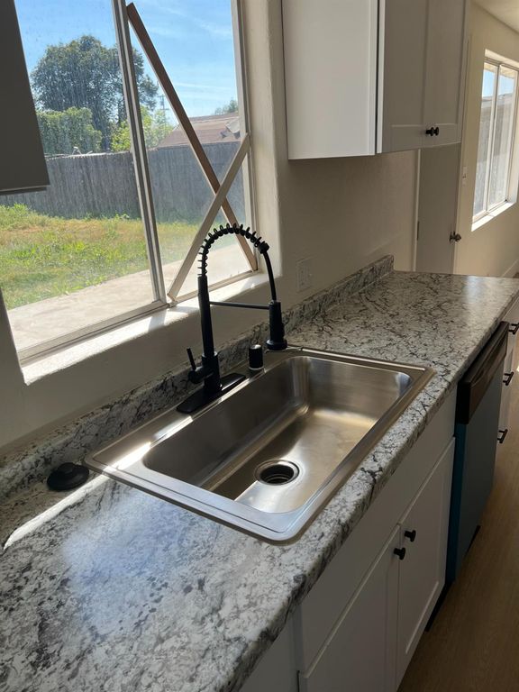 Image 3 of property listing at 41454 Road 127, Orosi, CA 93647