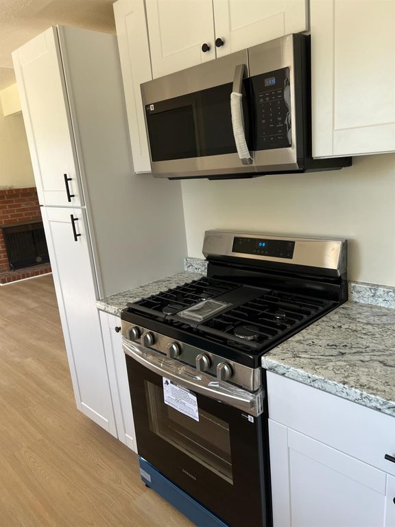 Image 4 of property listing at 41454 Road 127, Orosi, CA 93647