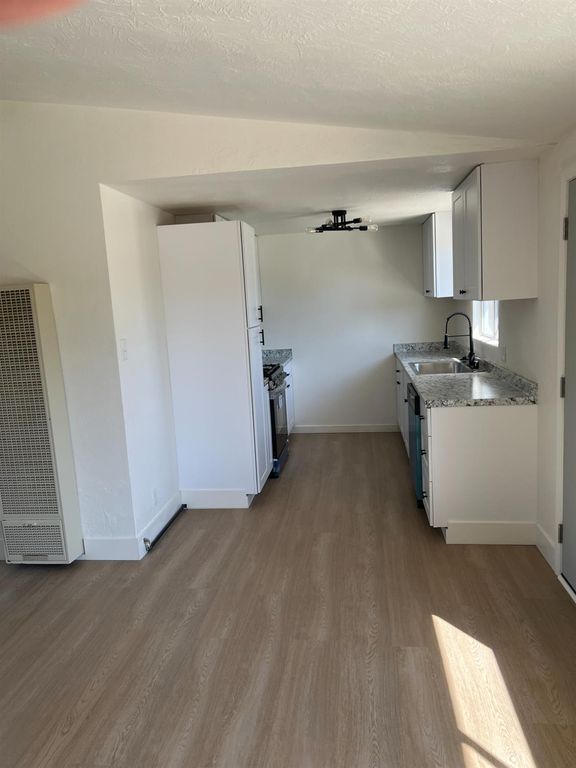 Image 5 of property listing at 41454 Road 127, Orosi, CA 93647