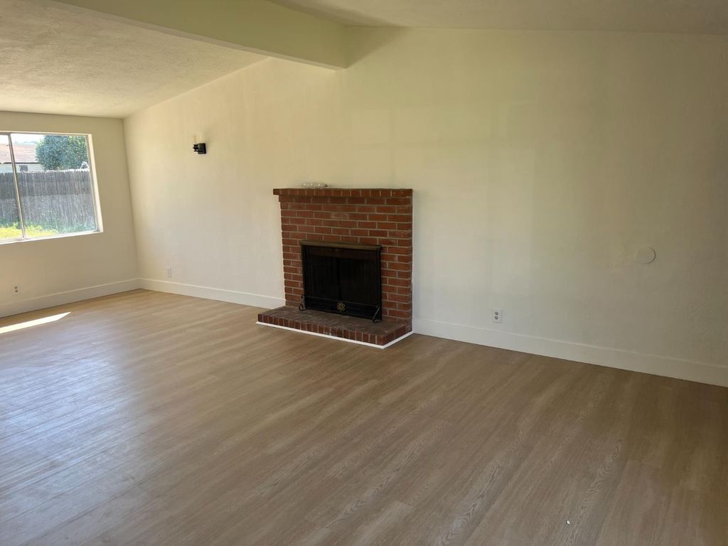 Image 6 of property listing at 41454 Road 127, Orosi, CA 93647