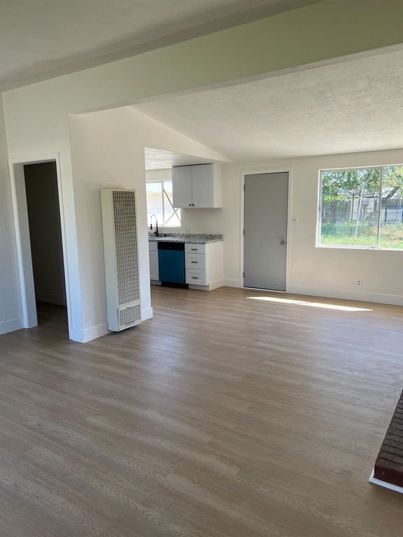 Image 7 of property listing at 41454 Road 127, Orosi, CA 93647