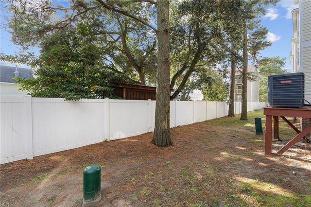 9518 3rd Bay St Unit 112, Norfolk, VA 23518