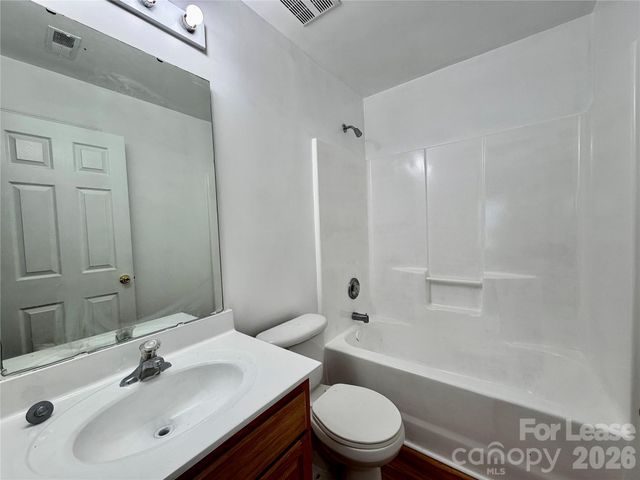 4058 Glenlea Commons Drive, Charlotte, NC 28216