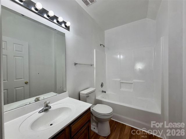 4058 Glenlea Commons Drive, Charlotte, NC 28216