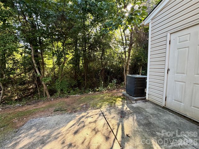 4058 Glenlea Commons Drive, Charlotte, NC 28216