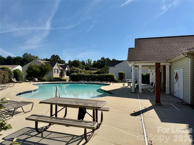 4058 Glenlea Commons Drive, Charlotte, NC 28216