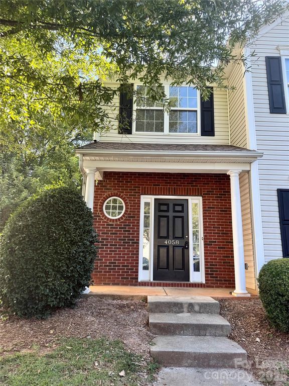 4058 Glenlea Commons Drive, Charlotte, NC 28216