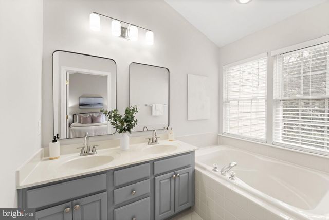 11625 FAIRFAX COMMONS DR, Fairfax, VA 22030