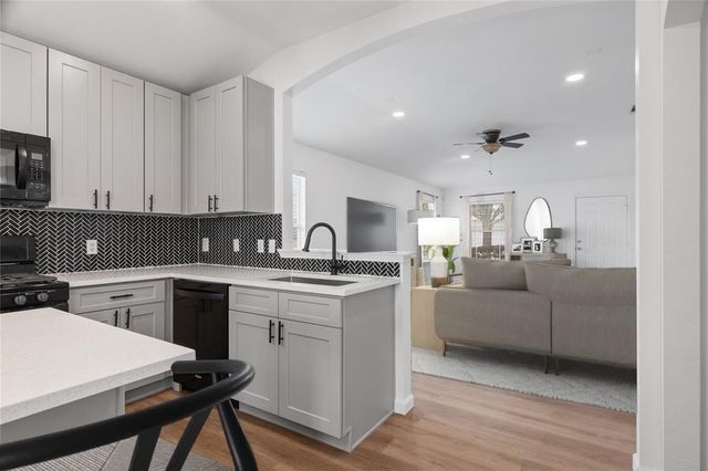 263 Feathergrass Drive, Buda, TX 78610