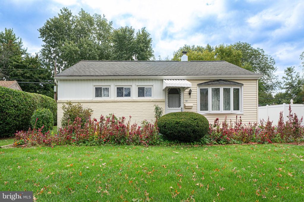 521 WINDING RD, LANSDALE, PA 19446 — exterior