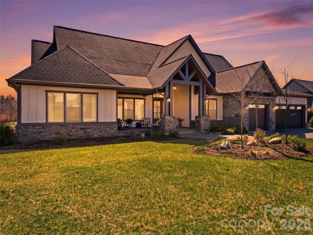 717 Daniel Circle Drive, Mills River, NC 28759