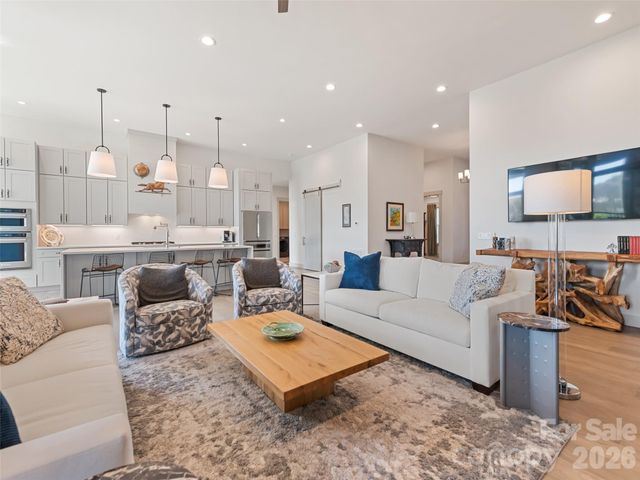 717 Daniel Circle Drive, Mills River, NC 28759