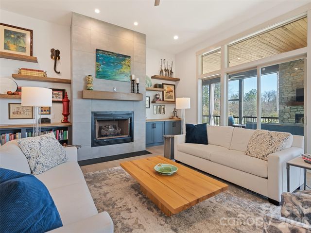 717 Daniel Circle Drive, Mills River, NC 28759