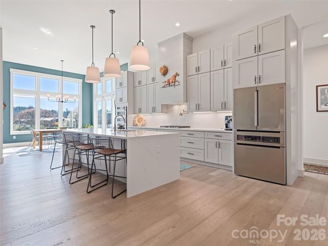 717 Daniel Circle Drive, Mills River, NC 28759