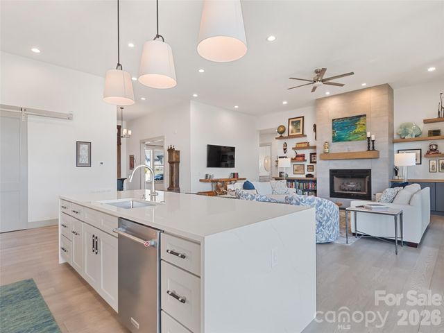 717 Daniel Circle Drive, Mills River, NC 28759