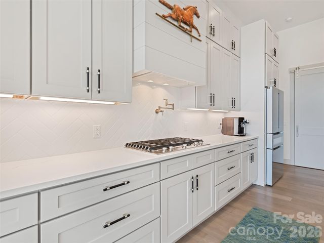 717 Daniel Circle Drive, Mills River, NC 28759