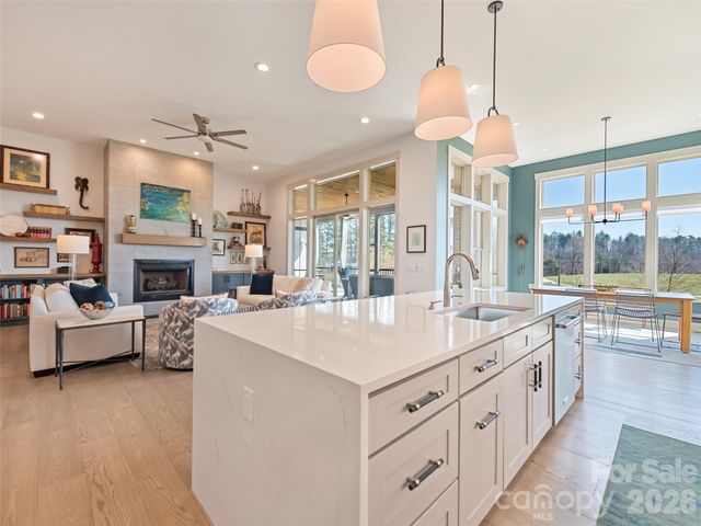 717 Daniel Circle Drive, Mills River, NC 28759