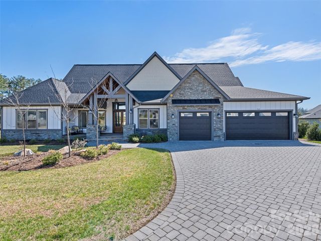 717 Daniel Circle Drive, Mills River, NC 28759