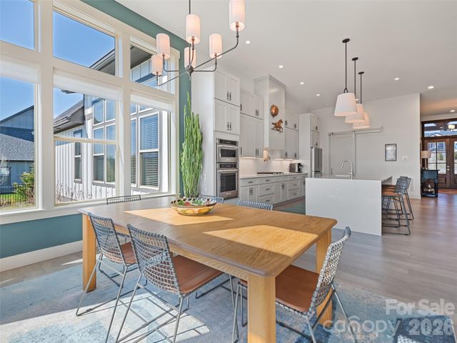 717 Daniel Circle Drive, Mills River, NC 28759