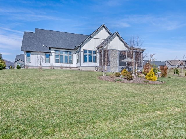 717 Daniel Circle Drive, Mills River, NC 28759