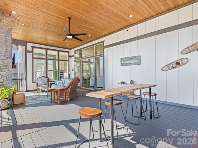 717 Daniel Circle Drive, Mills River, NC 28759