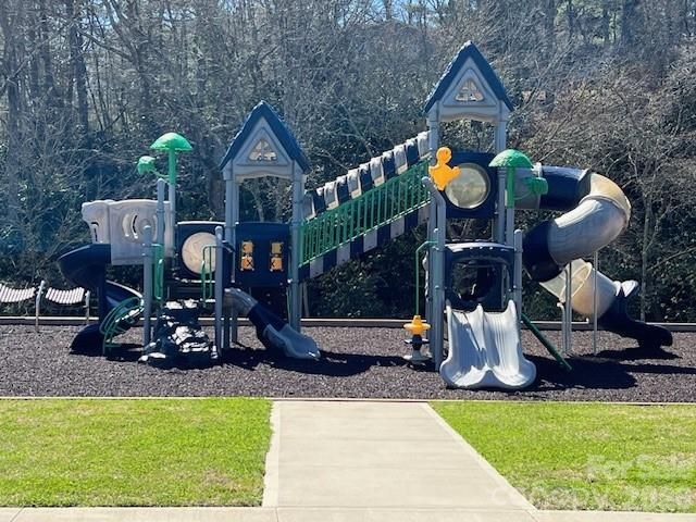 717 Daniel Circle Drive, Mills River, NC 28759