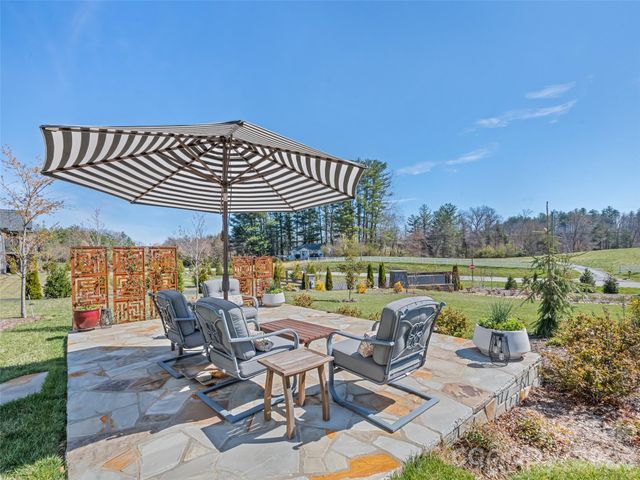 717 Daniel Circle Drive, Mills River, NC 28759