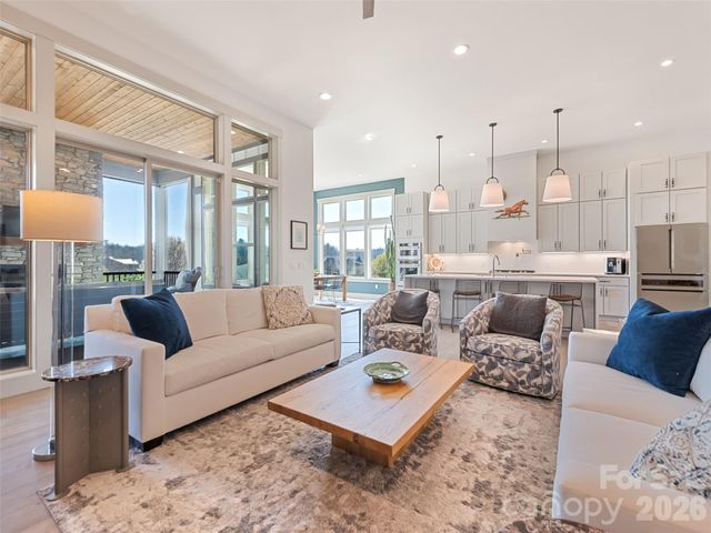 717 Daniel Circle Drive, Mills River, NC 28759