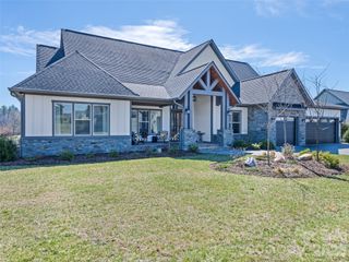 717 Daniel Circle Drive, Mills River, NC 28759