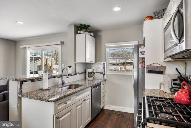 33 NEW POND LN, Willingboro, NJ 08046