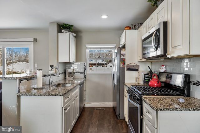 33 NEW POND LN, Willingboro, NJ 08046