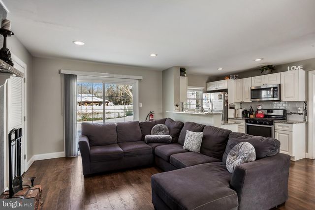 33 NEW POND LN, Willingboro, NJ 08046