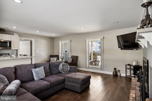 33 NEW POND LN, Willingboro, NJ 08046