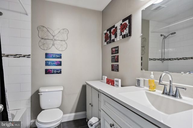 33 NEW POND LN, Willingboro, NJ 08046