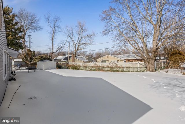 33 NEW POND LN, Willingboro, NJ 08046