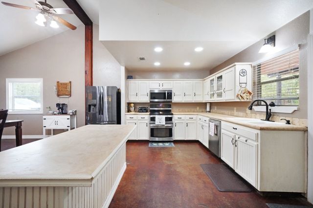 197 County Road 3553, Paradise, TX 76073