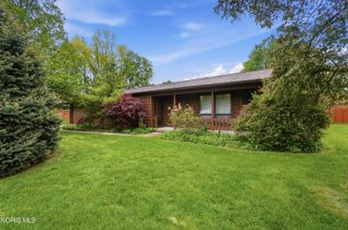 1421 Conneaut Avenue, Bowling Green, OH 43402