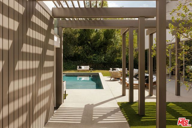 15520 Hamner Drive, Los Angeles, CA 90077