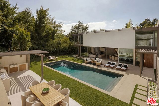 15520 Hamner Drive, Los Angeles, CA 90077