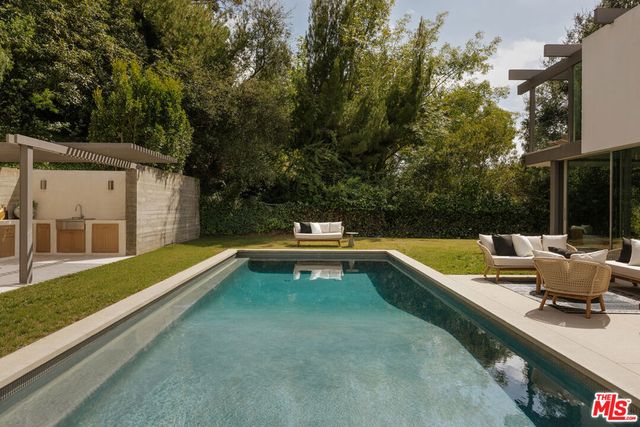 15520 Hamner Drive, Los Angeles, CA 90077