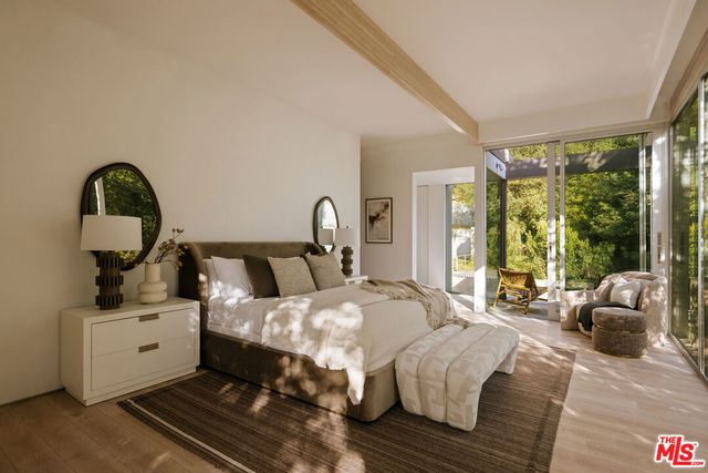 15520 Hamner Drive, Los Angeles, CA 90077
