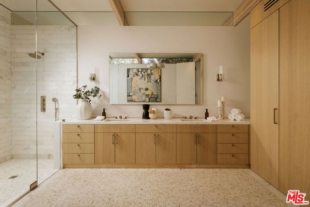 15520 Hamner Drive, Los Angeles, CA 90077