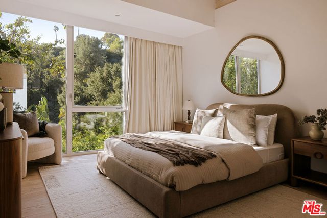 15520 Hamner Drive, Los Angeles, CA 90077