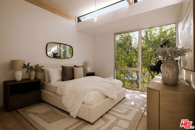 15520 Hamner Drive, Los Angeles, CA 90077