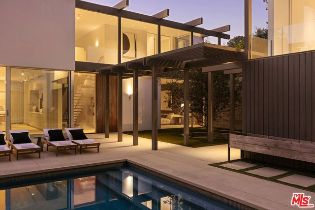 15520 Hamner Drive, Los Angeles, CA 90077