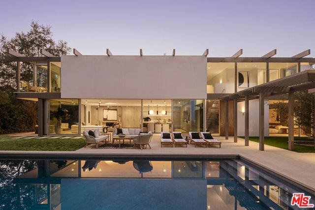 15520 Hamner Drive, Los Angeles, CA 90077