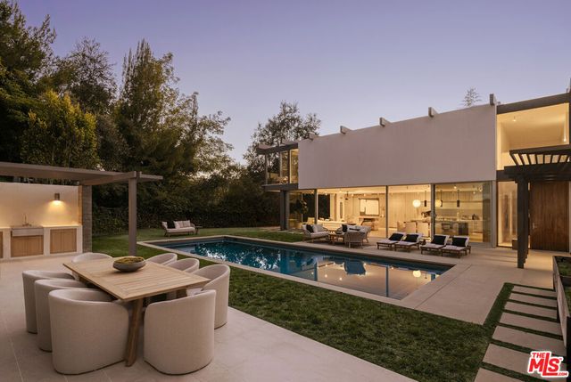 15520 Hamner Drive, Los Angeles, CA 90077