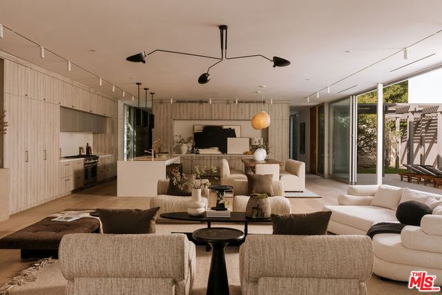 15520 Hamner Drive, Los Angeles, CA 90077